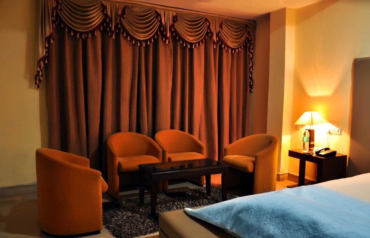Hotel Unite Pathankot Luaran gambar